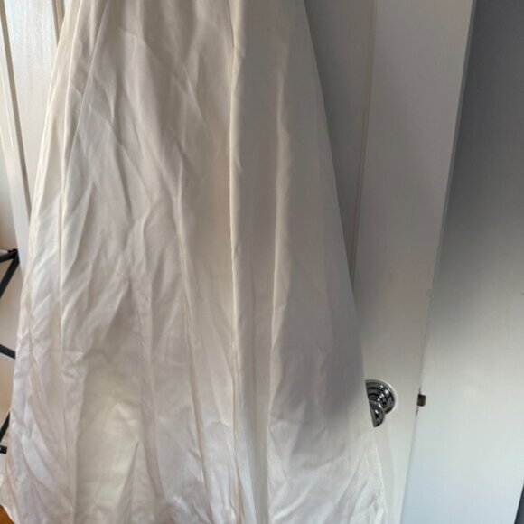 NWT Reformation Icelynn Satin Maxi Dress In Ivory Plunge Neck Full Length Skirt - Picture 4 of 11